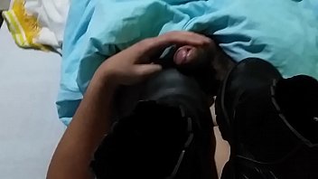 Preview 1 of Forbidden Love Fuck - Eu n&atilde_o sei o que tem no Sapat&atilde_o que meu vizinho usa para trabalhar todos os dias,  que cada vez que eu gozo nele mais eu quero gozar! &eacute_ uma tenta&ccedil_&atilde_o.