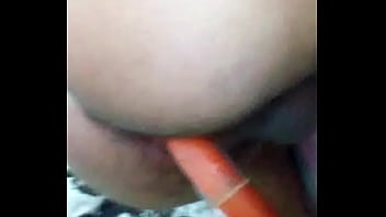 Preview 1 of Amy Jaksion Beeg - O passivo e a cenoura de 29cm