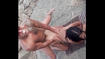 Preview 4 of Alana Croft Butt - Parte 2 bolt jones convida a novinha angel Ferraz de apenas 18 anos para conhecer a praia mais famosa do Brasil de nudismo ela topa fizeram sexo na frente de todos v&iacute_deo bombou em todas as redes sociais.