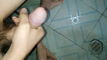 Preview 1 of Hindi Sexy Vidio Come Hd - Pito chico se masturba ante la c&aacute_mara