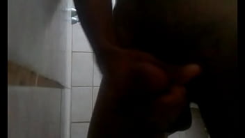 Preview 4 of Hunter After - Novinho se mastubando no banheiro