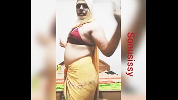Preview 4 of Japan Minum Air Kencing - Sonusissy navel show in saree