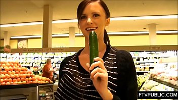 Preview 2 of Chicas Peru Dozza - mostrando a bunda no wallmart