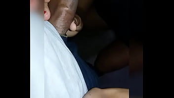 Preview 2 of Boobs Nippals Sucking - Coroa casada chupando gostoso