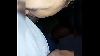 Preview 3 of Boobs Nippals Sucking - Coroa casada chupando gostoso