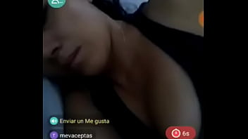 Preview 2 of Busty Maja4 - Flash por webcam y me muestra sus tetas