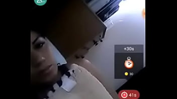 Preview 1 of Busty Maja4 - Flash por webcam y me muestra sus tetas