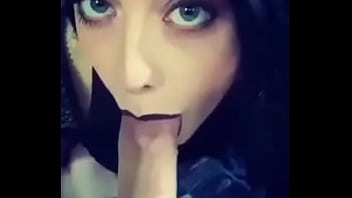 Preview 1 of Penis Open Public - Emo Novinha mamando no carro