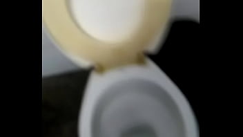 Preview 1 of Seachflat Tit Husband Porn - Novinho cheio de tezao bateu punheta no banheiro da escola