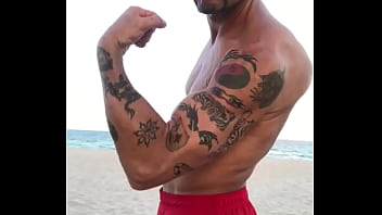 Preview 2 of Sexvidexx - BICEP FLEXING