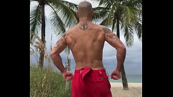 Preview 3 of Blockxnxx - FLEXING AT BEACH