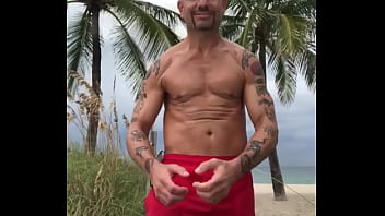 Preview 4 of Blockxnxx - FLEXING AT BEACH