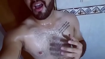 Preview 1 of Jinny Sims - gay en la ducha