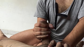 Preview 1 of Ind Sapna - Batendo punheta para amigo