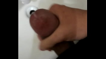 Preview 4 of Engish Sex - Novinho Gabriel da rola grossa gozando muito