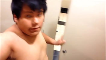 Preview 2 of Blode Lesbo - Gordinho pelado em banheiros p&uacute_blico