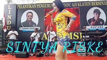 Preview 1 of Erotic Massage Vedio - Indonesian Erotic Dance - Pretty Sintya Riske Wild Dance on stage