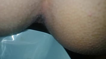 Preview 2 of Bimbo Pissing - mais uma putaria em tres rios 2