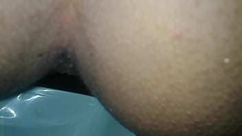 Preview 3 of Bimbo Pissing - mais uma putaria em tres rios 2