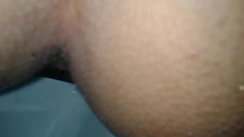 Preview 1 of Bimbo Pissing - mais uma putaria em tres rios 2