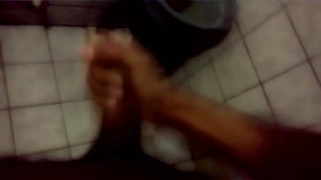 Preview 2 of Mom And Son Sqirt Ing - Punheta no Banheiro