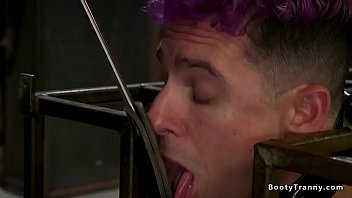Preview 1 of Sex Vidio Laban - Tranny in latex dominates caged sub