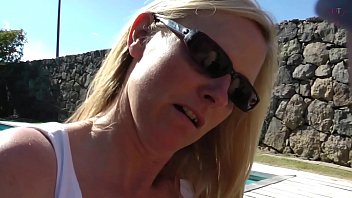 Preview 2 of Sanilione Xxxvideo - Am Pool gefickt und Unterwasser weiter gev&ouml_gelt