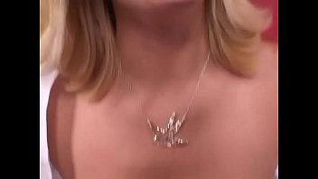 Preview 1 of Porno Femme Americain - Bubble blonde smiles while she sucks guy&#039_s pole