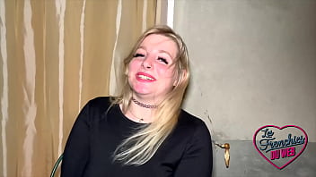Preview 1 of Dahlia Sky Xxx - Matylde,  une blondinette plantureuse,  profite d&rsquo_un trio HHF