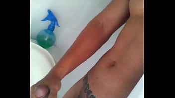 Preview 2 of Teens Like Seniorscom - Tirando o leite pela manh&atilde_ -  Taking milk cum in the morning enjoyed male