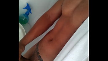 Preview 3 of Teens Like Seniorscom - Tirando o leite pela manh&atilde_ -  Taking milk cum in the morning enjoyed male
