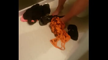 Preview 1 of Granny Solo Orgasm - Ma femme  ce pr&eacute_pare pour un trio .