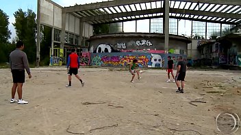 Preview 1 of Horny 968 - Ne Fu&szlig_ballmanschaft wollt sie Ficken - jetzt wei&szlig_ sie wie die Typen ticken