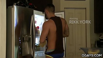 Preview 1 of Piss Hunt Teen - Rikk services Johnny balls deep