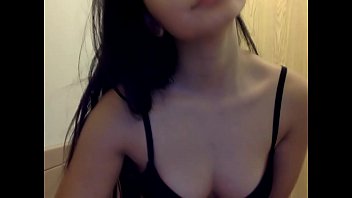 Preview 1 of Ashl Hyt 3gb - Katie rubs one out in the dorm bathroom