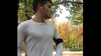 Preview 1 of Teen Pakistani Couple - Graba video en el parque