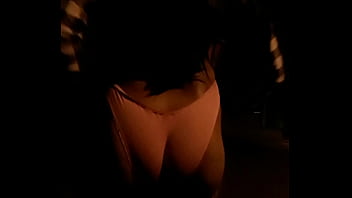 Preview 4 of Crawl Porny - Safada se exibindo em p&uacute_blico
