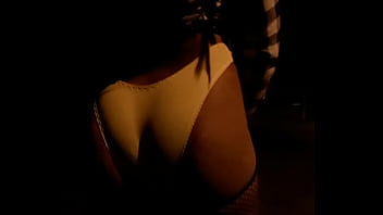 Preview 2 of Tight Skirt Bus - Cdzinha bruna se exibindo na rua