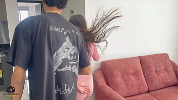 Preview 2 of Pornotube Download - Pareja de hermanastros latinos tienen relaciones sexuales por primera vez a escondidas de sus padrastros. Se corre en su boca. H.L.