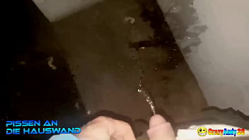Preview 3 of Xxxnepali Archana Paneru Video - Wild pinkeln - Ich pisse an die Hauswand
