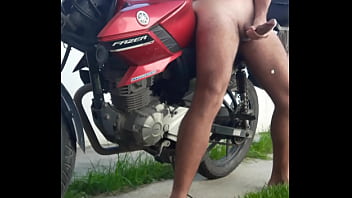 Preview 3 of Extreme Phone - Motoqueiro gozando na rua