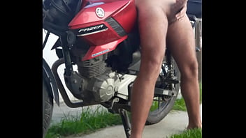 Preview 1 of Extreme Phone - Motoqueiro gozando na rua