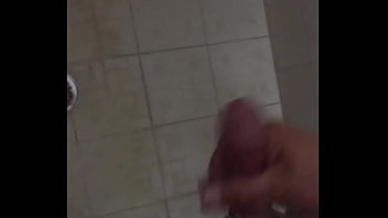 Preview 3 of Milf And Yoyng - Un ba&ntilde_o rico