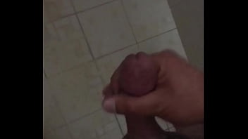 Preview 4 of Milf And Yoyng - Un ba&ntilde_o rico