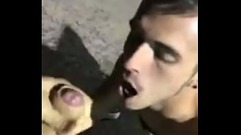 Preview 2 of Gril Pregnant Sperm Egg Guy - Mamando no Estacionamento
