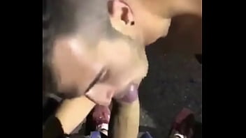 Preview 1 of Gril Pregnant Sperm Egg Guy - Mamando no Estacionamento