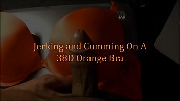 Preview 1 of Older Men Sucking Younger Men - Punhetando e Gozando no Sutia Laranja 38D