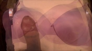 Preview 4 of Woman Rich And Poor Boy - Punhetando e Gozando no sutia Maidenform 36DD