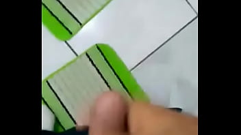 Preview 1 of Very Sexy Vidio - Amigo me mandou video gozando no banheiro (3)