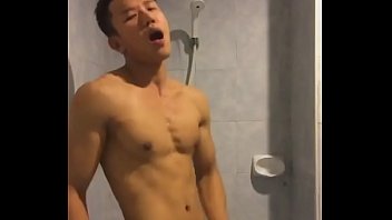 Preview 1 of Brzzers Lnd - Trai Th&aacute_i D&acirc_m Dục Xuất Tinh Ph&ograve_ng Tắm